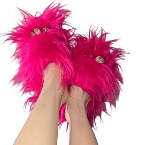 Current Mood Hot Pink Faux Fur Platform Slippers NWOT Size 7